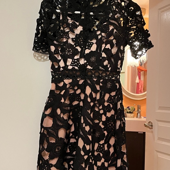 Floral Lace Dress! - Picture 2 of 4